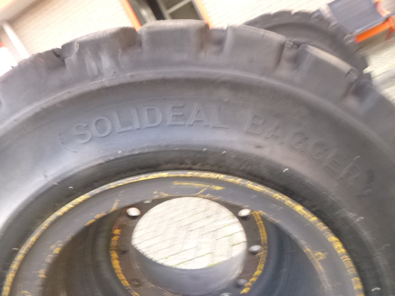 Wheel and tire package for Wheel excavator SOLIDEAL 10.00 x 20 SOLID: picture 11 Wheel and tire package for Wheel excavator SOLIDEAL 10.00 x 20 SOLID: picture 11