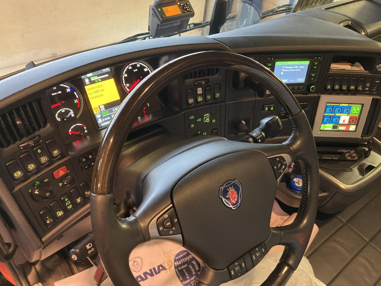 SCANIA porteur + grue AR cabine - Cab chassis truck: picture 5 SCANIA porteur + grue AR cabine - Cab chassis truck: picture 5