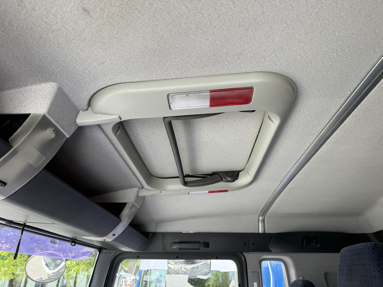 MAN TGA 18.350 4X2 LL Fahrschule - Container transporter/ Swap body truck: picture 2 MAN TGA 18.350 4X2 LL Fahrschule - Container transporter/ Swap body truck: picture 2