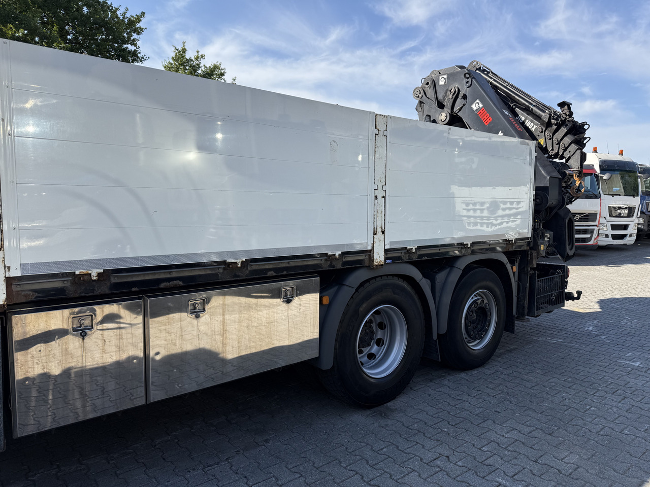MAN TGX 26.480 6X2 Hiab 422 Bj 2017 bis 30 Meter - Crane truck, Dropside/ Flatbed truck: picture 4 MAN TGX 26.480 6X2 Hiab 422 Bj 2017 bis 30 Meter - Crane truck, Dropside/ Flatbed truck: picture 4
