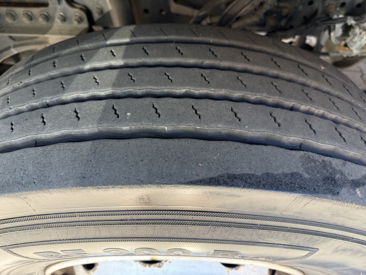 Mercedes-Benz Actros 1827 Kran Palfinger PK 9002 - Curtain side truck, Crane truck: picture 2 Mercedes-Benz Actros 1827 Kran Palfinger PK 9002 - Curtain side truck, Crane truck: picture 2