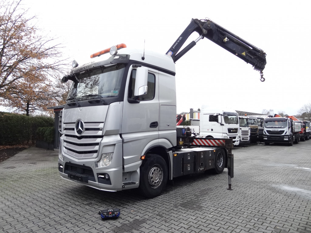Mercedes-Benz Actros 1842LS Kran HMF 2020 bis 18 Meter - Crane truck, Tractor unit: picture 1 Mercedes-Benz Actros 1842LS Kran HMF 2020 bis 18 Meter - Crane truck, Tractor unit: picture 1