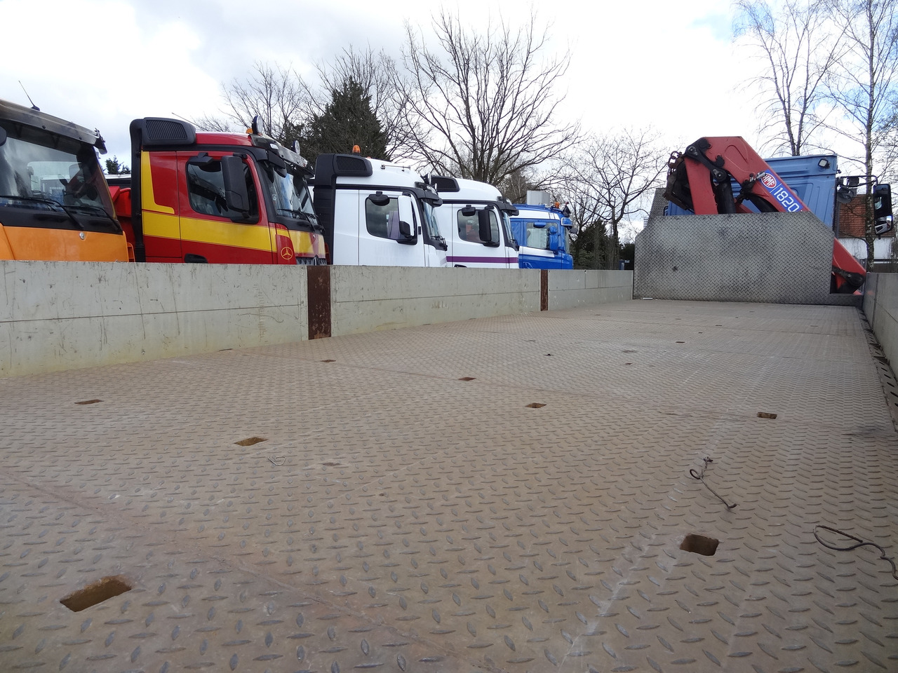 Mercedes-Benz Actros 2533 6X2 HMF 1820 Langmaterial - Dropside/ Flatbed truck, Crane truck: picture 2 Mercedes-Benz Actros 2533 6X2 HMF 1820 Langmaterial - Dropside/ Flatbed truck, Crane truck: picture 2