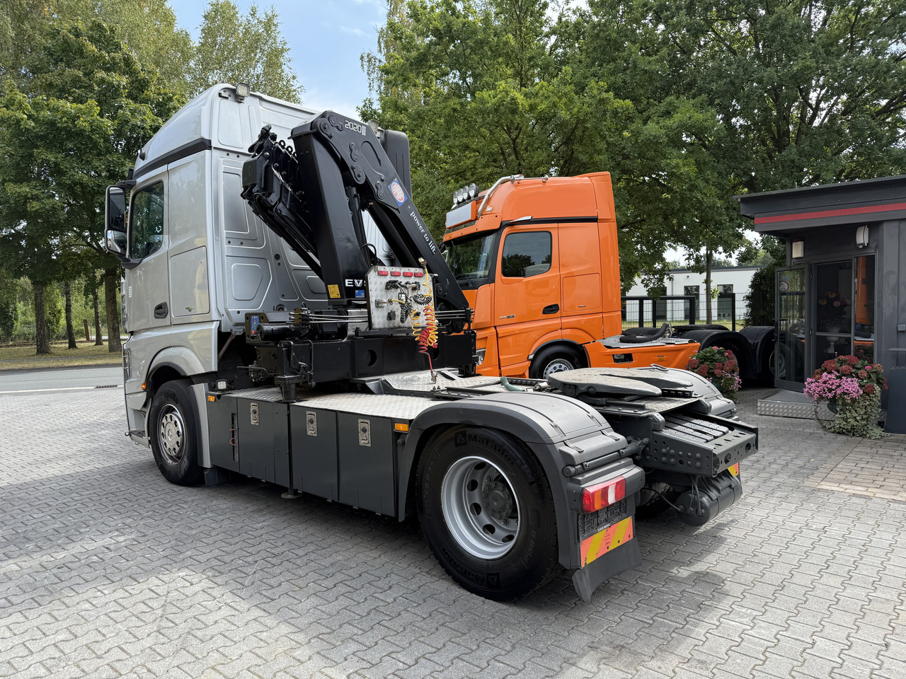 Tractor unit Mercedes-Benz Actros 1842LS Kran HMF 2020 bis 18 Meter: picture 13