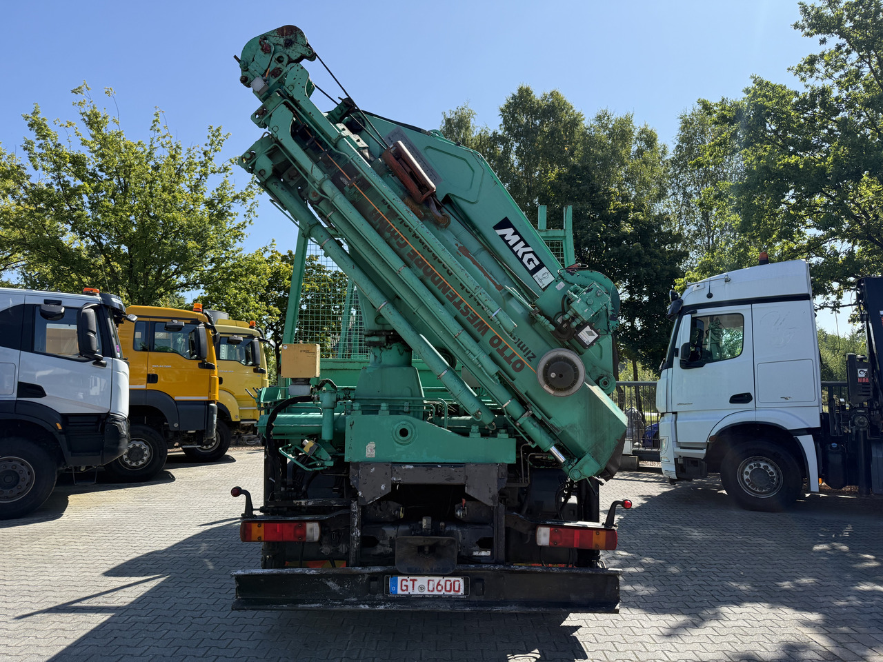 Dropside/ Flatbed truck, Crane truck Volvo FM12 420 4X4 Kran MKG 300 bis 24 Meter: picture 12