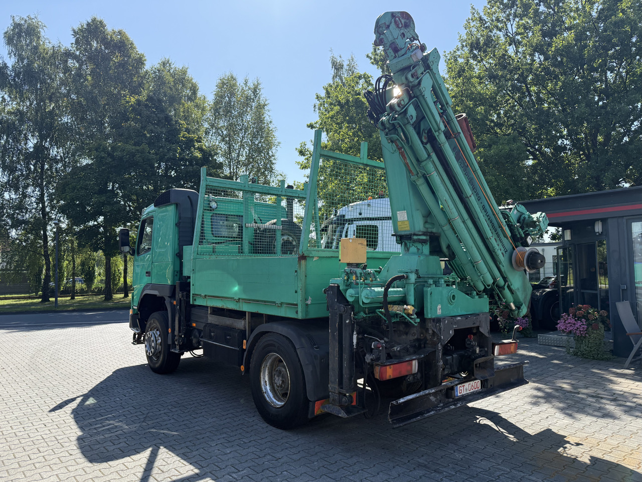 Dropside/ Flatbed truck, Crane truck Volvo FM12 420 4X4 Kran MKG 300 bis 24 Meter: picture 13