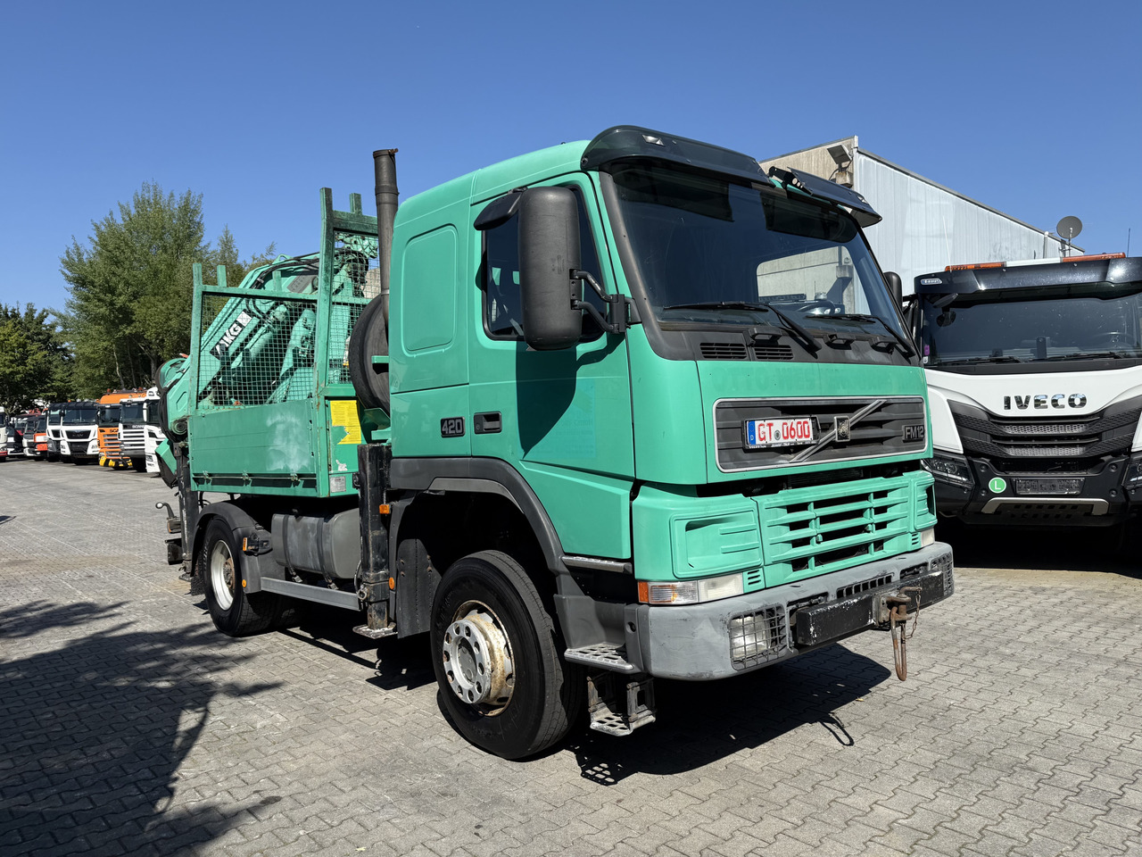 Dropside/ Flatbed truck, Crane truck Volvo FM12 420 4X4 Kran MKG 300 bis 24 Meter: picture 9