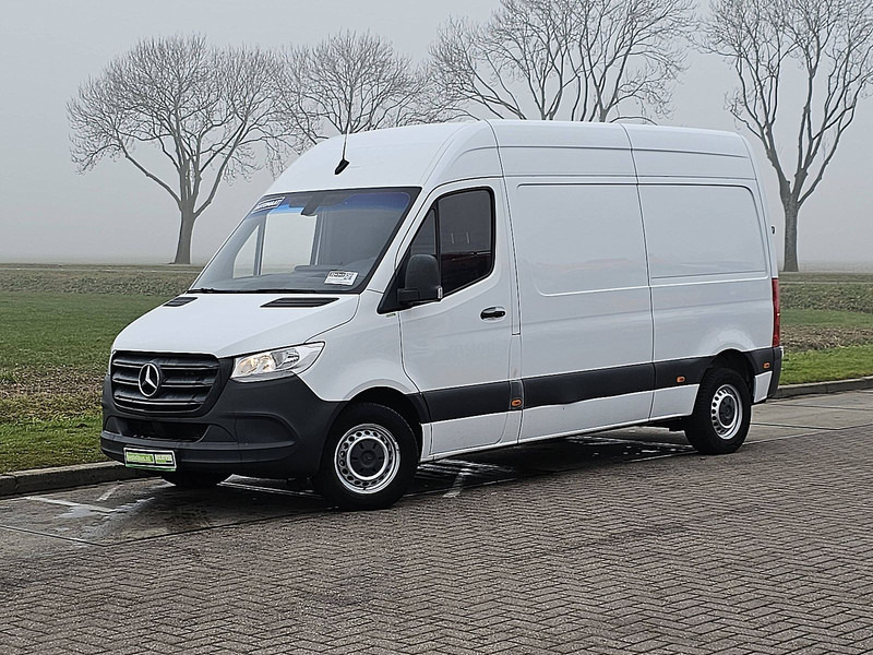 Mercedes-Benz Sprinter - Small van: picture 2 Mercedes-Benz Sprinter - Small van: picture 2