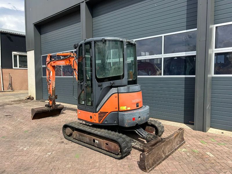 Hitachi ZX35U-2 - Mini excavator: picture 2 Hitachi ZX35U-2 - Mini excavator: picture 2