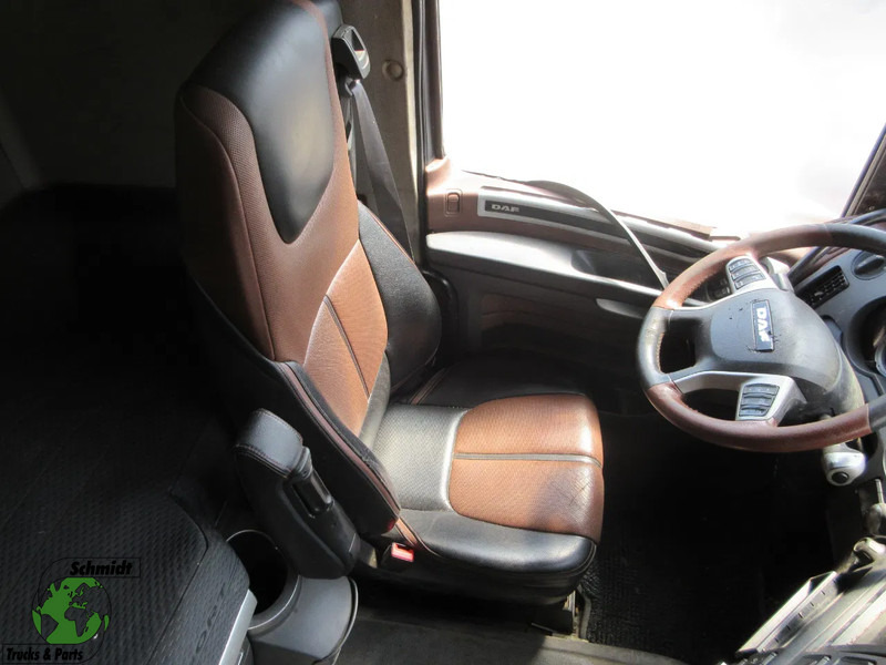 DAF 2109118 // 2109134 LEER LUX STOEL LUCHTGEVEEER RECHTS EN LINKS EURO 6 - Seat for Truck: picture 1 DAF 2109118 // 2109134 LEER LUX STOEL LUCHTGEVEEER RECHTS EN LINKS EURO 6 - Seat for Truck: picture 1