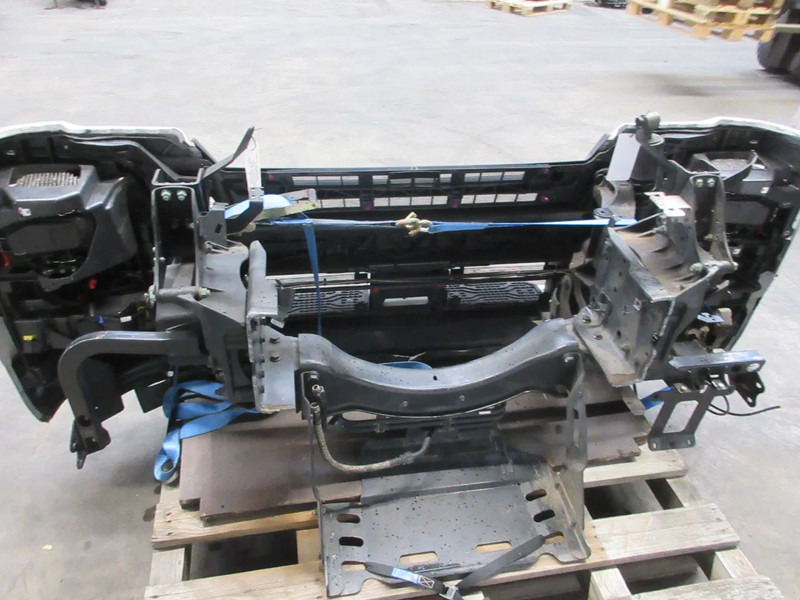MAN 81.41610-5857 // 81.25101-6821 // 81.25101-6822 COMPLETEN BUMPER TGS 2023 - Bumper for Truck: picture 2 MAN 81.41610-5857 // 81.25101-6821 // 81.25101-6822 COMPLETEN BUMPER TGS 2023 - Bumper for Truck: picture 2