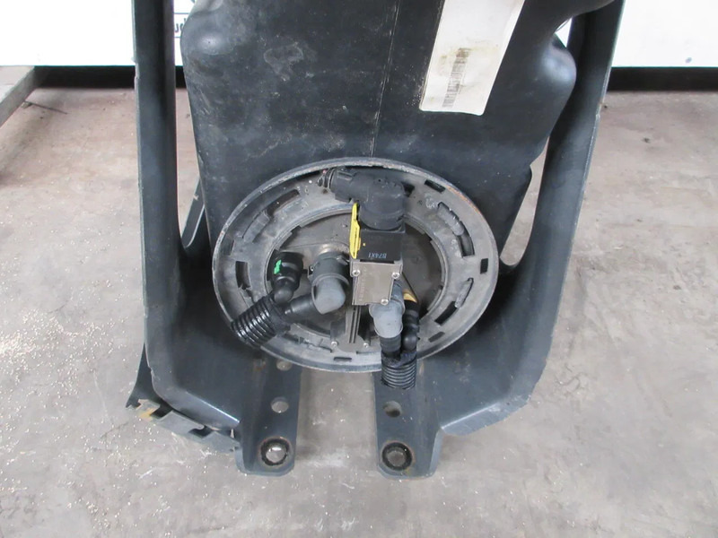 Fuel tank for Truck Mercedes-Benz A 960 470 15 15 AD BLUE TANK MERCEDES BENZ MP 4 EURO 6: picture 10