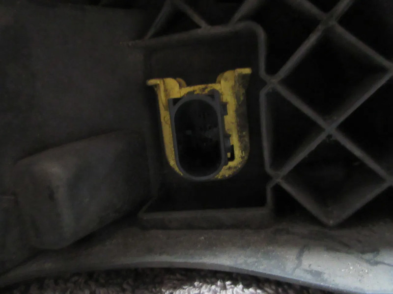 Volvo 21221152 MISTLAMP VOLVO FH SERIE EURO 6 MODEL 2020 - Fog light for Truck: picture 5 Volvo 21221152 MISTLAMP VOLVO FH SERIE EURO 6 MODEL 2020 - Fog light for Truck: picture 5