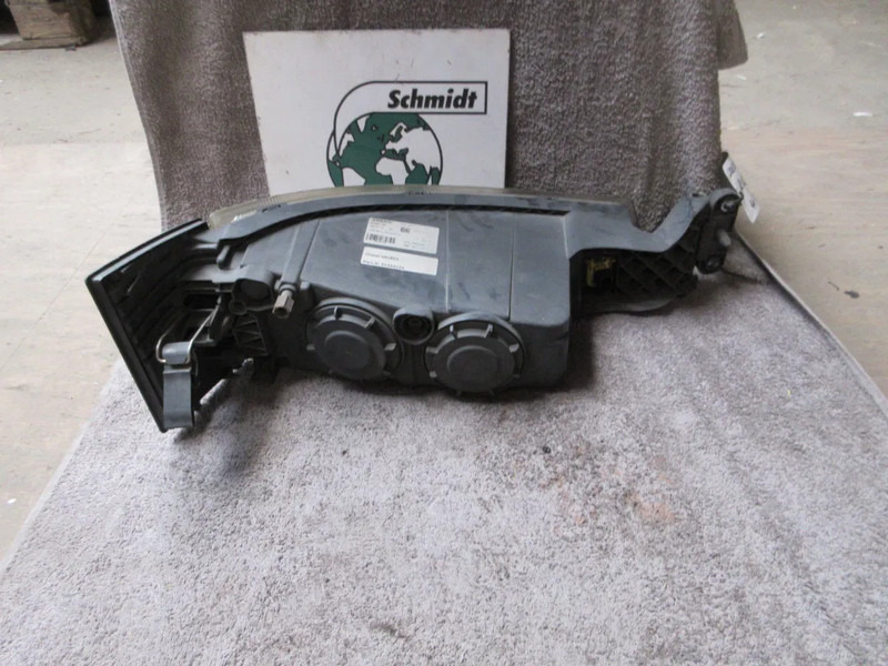 Volvo 21221152 MISTLAMP VOLVO FH SERIE EURO 6 MODEL 2020 - Fog light for Truck: picture 3 Volvo 21221152 MISTLAMP VOLVO FH SERIE EURO 6 MODEL 2020 - Fog light for Truck: picture 3