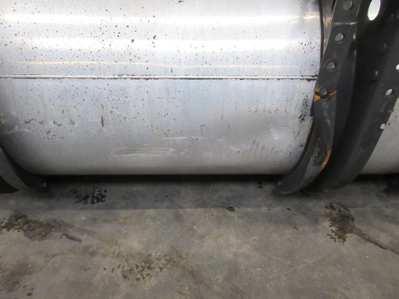 Volvo 21335730 DIESELTANK 750 LITER VOLVO FH 460 EURO 6 MODEL 2021 - Fuel tank for Truck: picture 4 Volvo 21335730 DIESELTANK 750 LITER VOLVO FH 460 EURO 6 MODEL 2021 - Fuel tank for Truck: picture 4