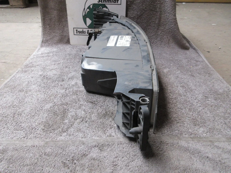 Volvo 82140763 MISTLAMP VOLVO FH SERIE EURO 6 - Fog light for Truck: picture 3 Volvo 82140763 MISTLAMP VOLVO FH SERIE EURO 6 - Fog light for Truck: picture 3