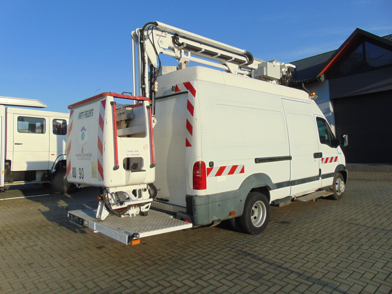 RENAULT Mascott 2,8dCi 110 L2H3 France Elevateur 152TTF 162TTF - Truck mounted aerial platform: picture 4 RENAULT Mascott 2,8dCi 110 L2H3 France Elevateur 152TTF 162TTF - Truck mounted aerial platform: picture 4