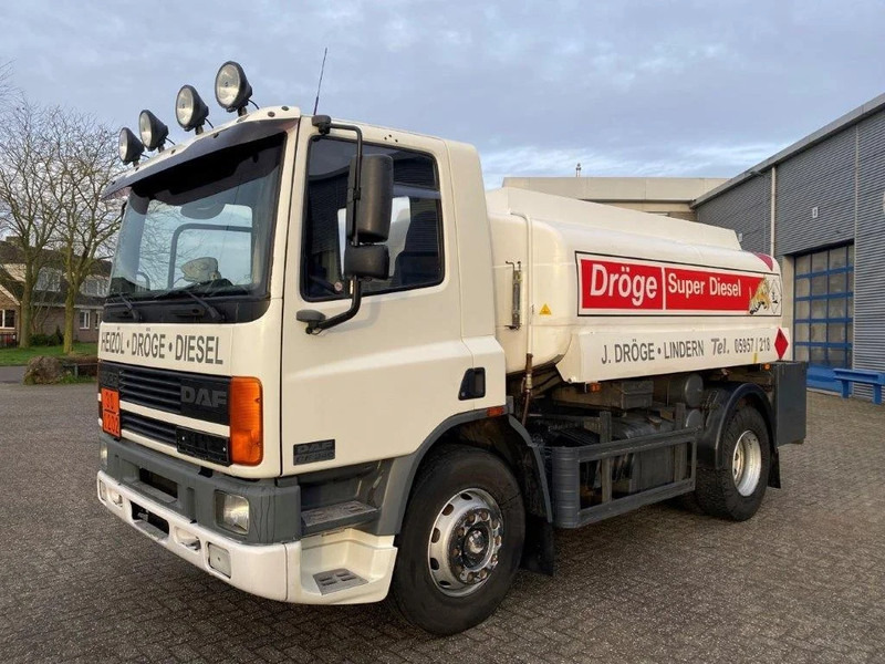 DAF 65CF-240 / FULL STEEL / POMP / 3 COMPARTIMENTS / 8350 LITER / ONLY:25969 KM / EURO-2 / MANUAL / GOOD CONDITION - Tanker truck: picture 1 DAF 65CF-240 / FULL STEEL / POMP / 3 COMPARTIMENTS / 8350 LITER / ONLY:25969 KM / EURO-2 / MANUAL / GOOD CONDITION - Tanker truck: picture 1