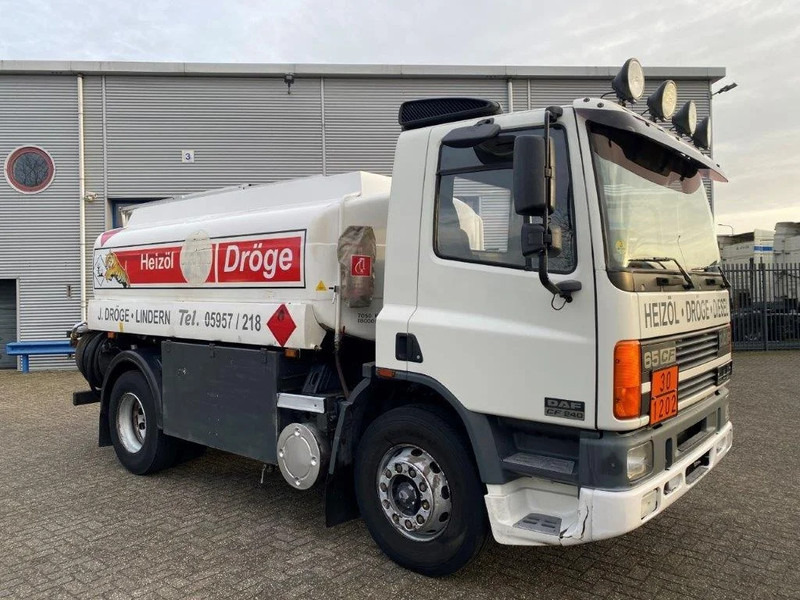 DAF 65CF-240 / FULL STEEL / POMP / 3 COMPARTIMENTS / 8350 LITER / ONLY:25969 KM / EURO-2 / MANUAL / GOOD CONDITION - Tanker truck: picture 2 DAF 65CF-240 / FULL STEEL / POMP / 3 COMPARTIMENTS / 8350 LITER / ONLY:25969 KM / EURO-2 / MANUAL / GOOD CONDITION - Tanker truck: picture 2