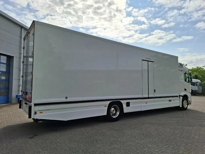 Mercedes-Benz Actros 1843 / GERMAN FLOWER TRUCK / 162021 KM / ISOLATED BOX / COOL & HEATED / NAVI / PLATFORM 1500 KG / TOP CONDITION / FULL-AI - Food truck: picture 5 Mercedes-Benz Actros 1843 / GERMAN FLOWER TRUCK / 162021 KM / ISOLATED BOX / COOL & HEATED / NAVI / PLATFORM 1500 KG / TOP CONDITION / FULL-AI - Food truck: picture 5