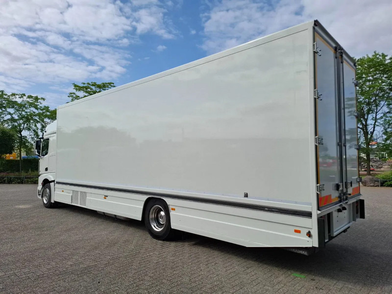 Mercedes-Benz Actros 1843 / GERMAN FLOWER TRUCK / 162021 KM / ISOLATED BOX / COOL & HEATED / NAVI / PLATFORM 1500 KG / TOP CONDITION / FULL-AI - Food truck: picture 3 Mercedes-Benz Actros 1843 / GERMAN FLOWER TRUCK / 162021 KM / ISOLATED BOX / COOL & HEATED / NAVI / PLATFORM 1500 KG / TOP CONDITION / FULL-AI - Food truck: picture 3