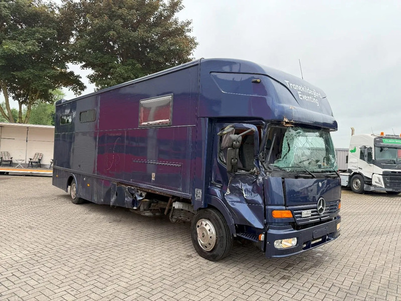 Mercedes-Benz Atego 1223 / ENGINE RUNNING / ONLY:159450 KM / HORSETRUCK / HEATED BOX / WATERTANK / LIVING ROOM / EURO-2 / MANUAL / 1998 - Horse truck: picture 2 Mercedes-Benz Atego 1223 / ENGINE RUNNING / ONLY:159450 KM / HORSETRUCK / HEATED BOX / WATERTANK / LIVING ROOM / EURO-2 / MANUAL / 1998 - Horse truck: picture 2