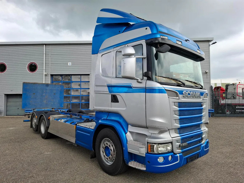 Scania R580 V8 / RETARDER / LIFT+LENKACHSE / FULL-AIR / PLATFORM 2000 KG / LEATHER / AIRCO / AUTOMATIC / EURO-6 / 2014 - Cab chassis truck: picture 2 Scania R580 V8 / RETARDER / LIFT+LENKACHSE / FULL-AIR / PLATFORM 2000 KG / LEATHER / AIRCO / AUTOMATIC / EURO-6 / 2014 - Cab chassis truck: picture 2