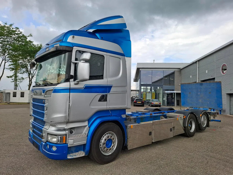 Scania R580 V8 / RETARDER / LIFT+LENKACHSE / FULL-AIR / PLATFORM 2000 KG / LEATHER / AIRCO / AUTOMATIC / EURO-6 / 2014 - Cab chassis truck: picture 1 Scania R580 V8 / RETARDER / LIFT+LENKACHSE / FULL-AIR / PLATFORM 2000 KG / LEATHER / AIRCO / AUTOMATIC / EURO-6 / 2014 - Cab chassis truck: picture 1
