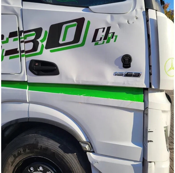 Tractor unit Mercedes-Benz ACTROS 1863 / ENGINE RUNNING / RETARDER / PARK-COOL /HYDRAULICS / ONLY: 268593KM / GIGA-SPACE / MIRRORCAM / AUTOMATIC / EURO-6 /: picture 8 Tractor unit Mercedes-Benz ACTROS 1863 / ENGINE RUNNING / RETARDER / PARK-COOL /HYDRAULICS / ONLY: 268593KM / GIGA-SPACE / MIRRORCAM / AUTOMATIC / EURO-6 /: picture 8