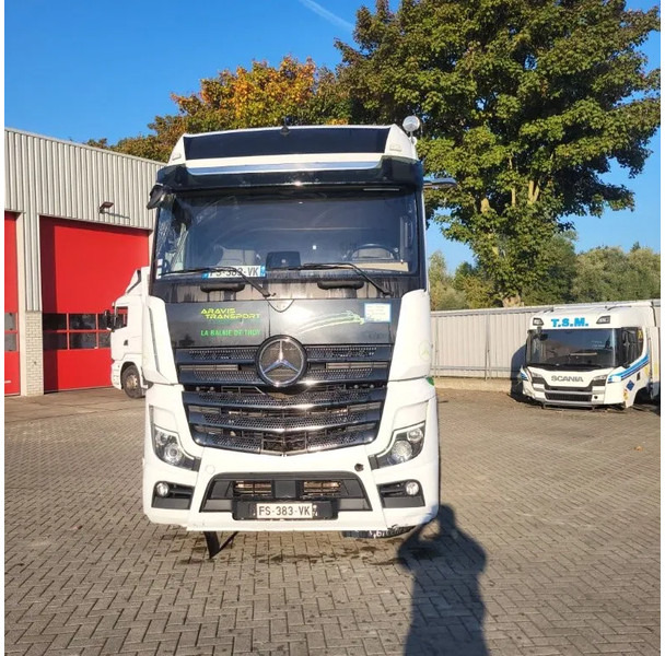 Mercedes-Benz ACTROS 1863 / ENGINE RUNNING / RETARDER / PARK-COOL /HYDRAULICS / ONLY: 268593KM / GIGA-SPACE / MIRRORCAM / AUTOMATIC / EURO-6 / - Tractor unit: picture 3 Mercedes-Benz ACTROS 1863 / ENGINE RUNNING / RETARDER / PARK-COOL /HYDRAULICS / ONLY: 268593KM / GIGA-SPACE / MIRRORCAM / AUTOMATIC / EURO-6 / - Tractor unit: picture 3