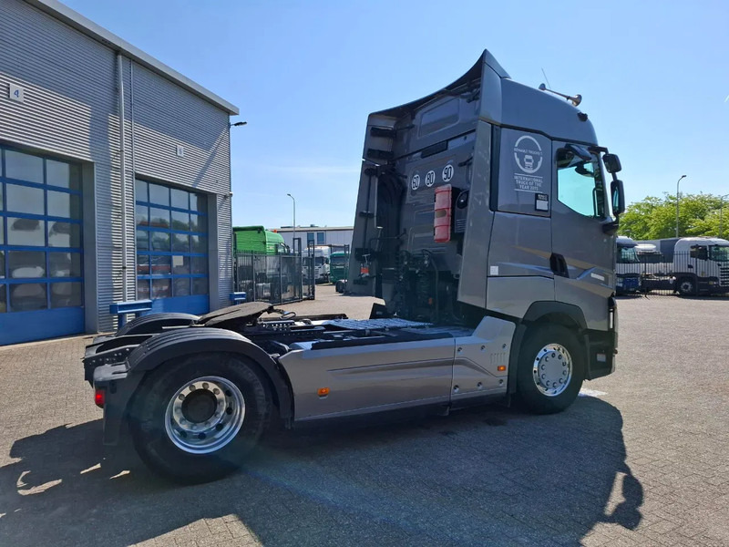 Renault T520 / TUV:29-10-2025 / DOUBLE TANK / PARKCOOL / ALCOA / FRIDGE / 2XBED / AUTOMATIC / EURO-6 / 2015 - Tractor unit: picture 5 Renault T520 / TUV:29-10-2025 / DOUBLE TANK / PARKCOOL / ALCOA / FRIDGE / 2XBED / AUTOMATIC / EURO-6 / 2015 - Tractor unit: picture 5