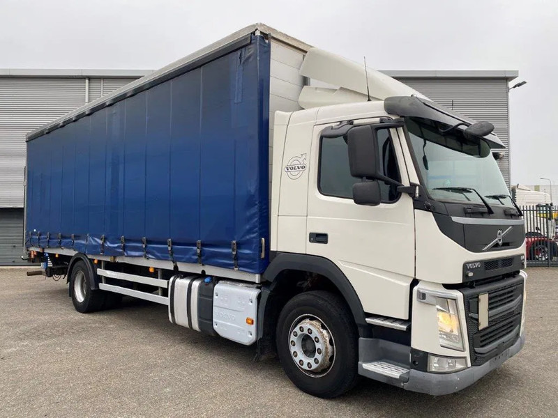 Volvo FM11-330 / LOW KM'S:472120 KM / LWDS / FULL-AIR / NAVI / CURTAIN SAILS / PLATFORM 2500KG / AUTOMATIC / EURO-6 / 2016 - Curtain side truck: picture 2 Volvo FM11-330 / LOW KM'S:472120 KM / LWDS / FULL-AIR / NAVI / CURTAIN SAILS / PLATFORM 2500KG / AUTOMATIC / EURO-6 / 2016 - Curtain side truck: picture 2