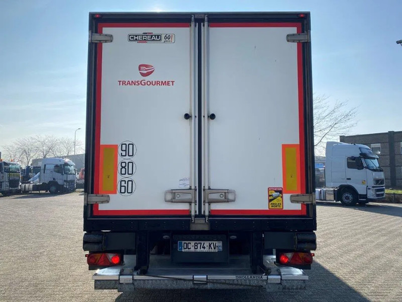 Volvo FM4-420 / COMPLETE COOL+FREEZE COMBI / CHEREAU / THROUGH-LOADING SYSTEM / 2XPLATFORM DHOLLANDIA / FREEZING LOCK / AUTOMATIC / EU - Refrigerated truck: picture 4 Volvo FM4-420 / COMPLETE COOL+FREEZE COMBI / CHEREAU / THROUGH-LOADING SYSTEM / 2XPLATFORM DHOLLANDIA / FREEZING LOCK / AUTOMATIC / EU - Refrigerated truck: picture 4