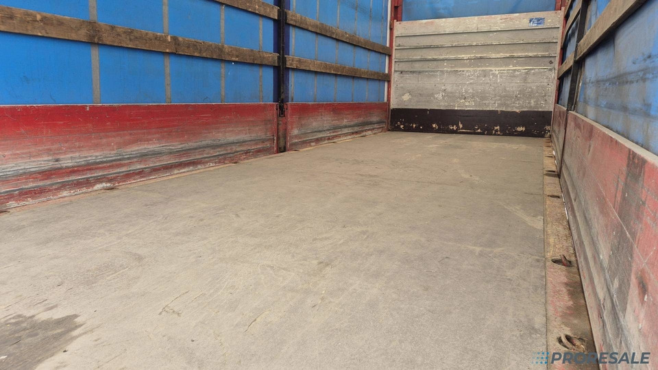 IVECO EUROCARGO ML 140E28 EURO 5 - valník s plachtou + hydraulické čelo 1,5 t - Curtain side truck: picture 4 IVECO EUROCARGO ML 140E28 EURO 5 - valník s plachtou + hydraulické čelo 1,5 t - Curtain side truck: picture 4