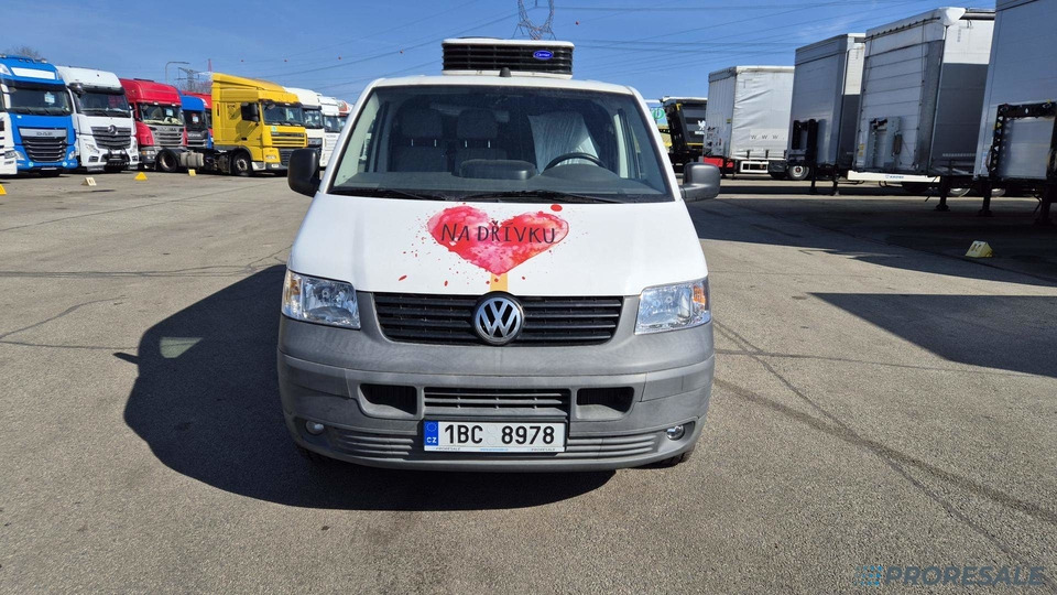 VOLKSWAGEN TRANSPORTER 2.5 TDi - nová mrazírenská vestavba + CARRIER XARIOS 230/12 V - vadný motor - Refrigerated delivery van: picture 2 VOLKSWAGEN TRANSPORTER 2.5 TDi - nová mrazírenská vestavba + CARRIER XARIOS 230/12 V - vadný motor - Refrigerated delivery van: picture 2