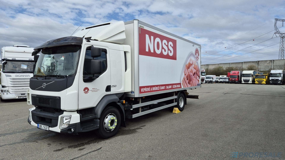 VOLVO FL 250 BB EURO 6 - mrazírna + CARRIER XARIOS 600 EL MAXI - Refrigerated truck: picture 2 VOLVO FL 250 BB EURO 6 - mrazírna + CARRIER XARIOS 600 EL MAXI - Refrigerated truck: picture 2