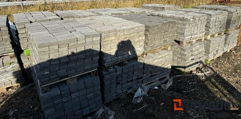 30 paller med optaget beton klinker. Mørk grå / 23x11x5cm. - Construction equipment: picture 3 30 paller med optaget beton klinker. Mørk grå / 23x11x5cm. - Construction equipment: picture 3