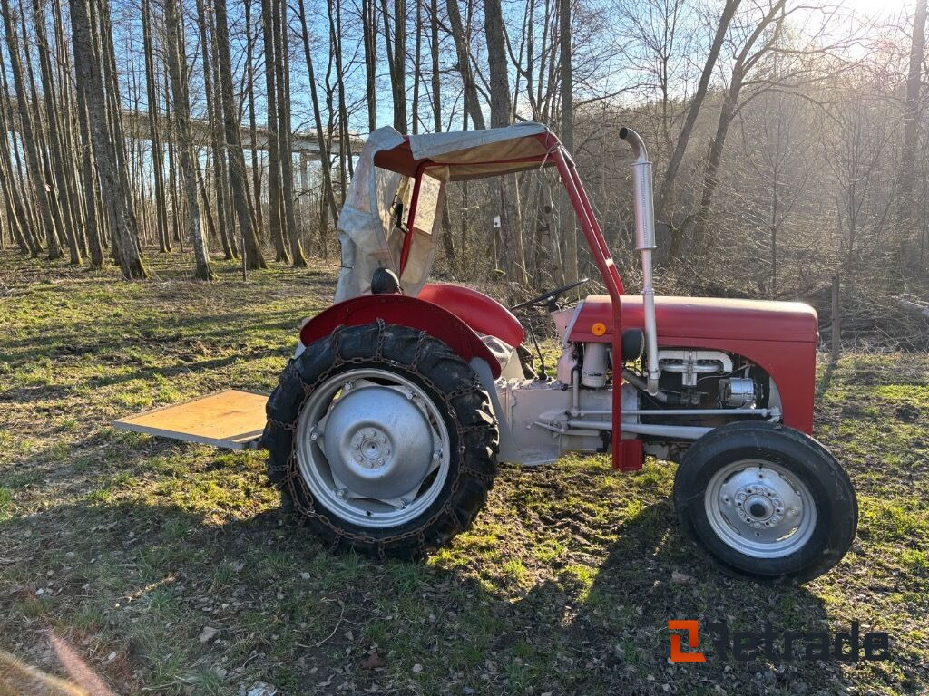 Traktor Ferguson Tea med kedjor och lastbrygga - Agricultural machinery: picture 5 Traktor Ferguson Tea med kedjor och lastbrygga - Agricultural machinery: picture 5