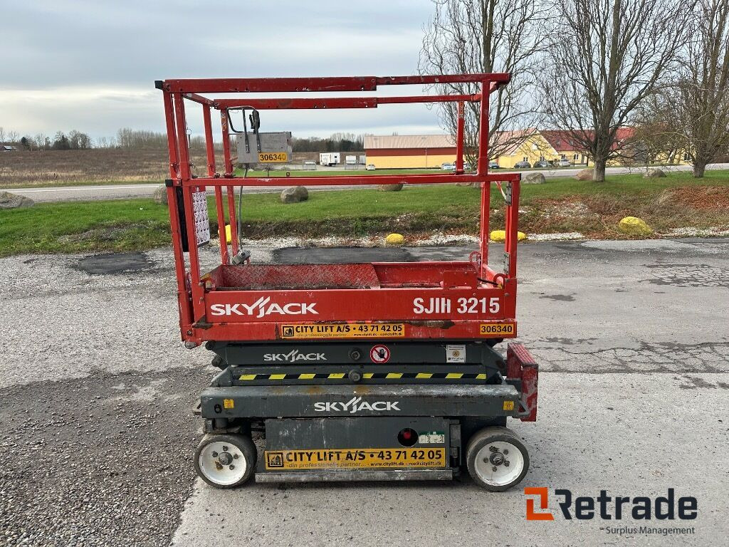 Sky jack Sj III 3215 Sax lift - Construction machinery: picture 1 Sky jack Sj III 3215 Sax lift - Construction machinery: picture 1
