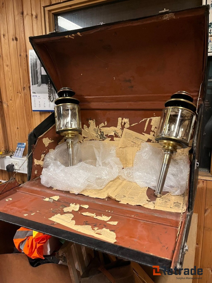 Forskelligt udstyr Tilbehør til Oldtimer hestevogne Kuffert / Oldtimer Lamper - Construction equipment: picture 3 Forskelligt udstyr Tilbehør til Oldtimer hestevogne Kuffert / Oldtimer Lamper - Construction equipment: picture 3