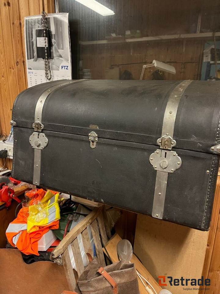 Forskelligt udstyr Tilbehør til Oldtimer hestevogne Kuffert / Oldtimer Lamper - Construction equipment: picture 1 Forskelligt udstyr Tilbehør til Oldtimer hestevogne Kuffert / Oldtimer Lamper - Construction equipment: picture 1