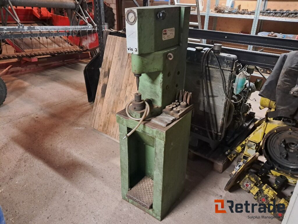 Nittemaskine Pmd Piccinotti Vis 3 M. diverse matricer - Industrial equipment: picture 1 Nittemaskine Pmd Piccinotti Vis 3 M. diverse matricer - Industrial equipment: picture 1