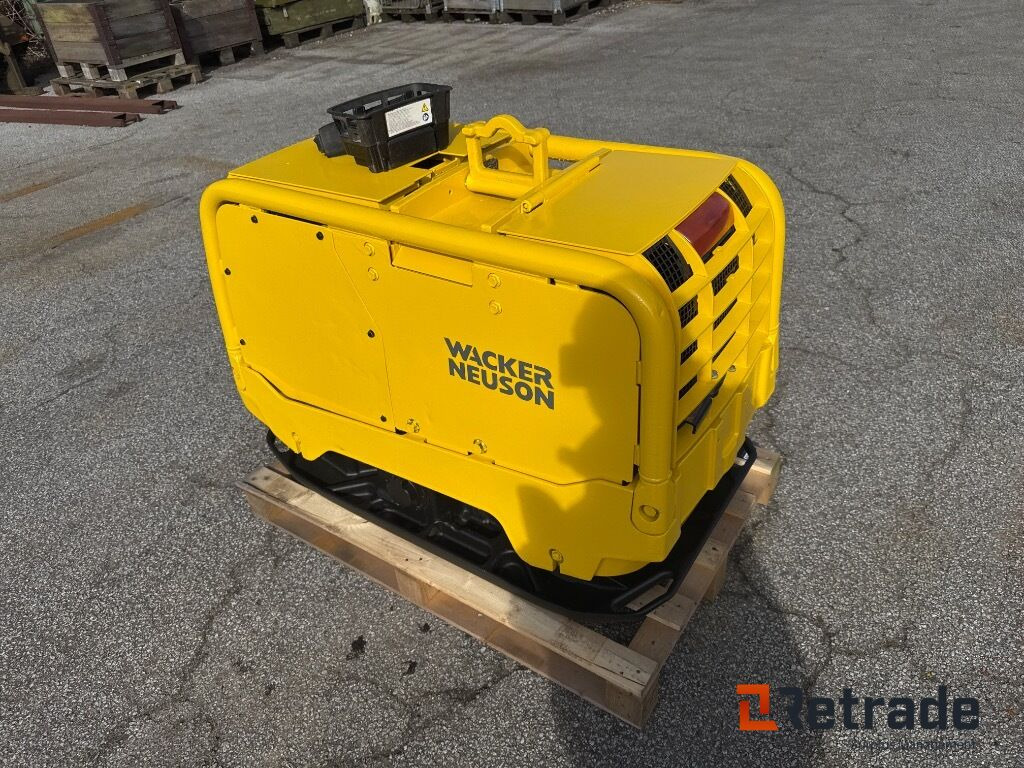 Pladevibrator Wacker Neuson Dpu80 R Remote - Construction equipment: picture 2 Pladevibrator Wacker Neuson Dpu80 R Remote - Construction equipment: picture 2