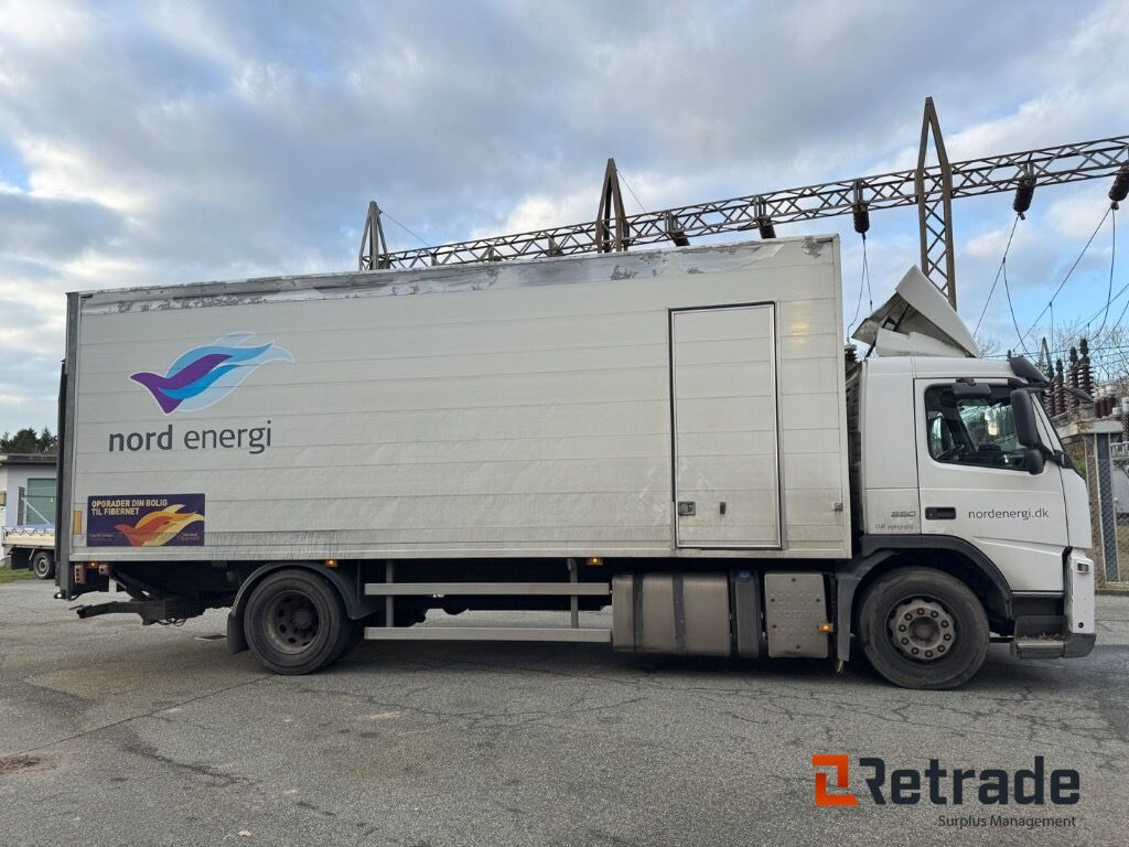 Box truck VOLVO FM 330 4X2: picture 8