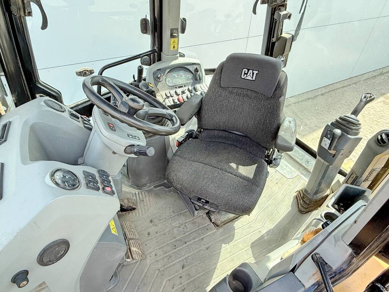 Cat 444F2 - 4x4x4 / Telescopic / Hammer Lines / AC - Backhoe loader: picture 5 Cat 444F2 - 4x4x4 / Telescopic / Hammer Lines / AC - Backhoe loader: picture 5