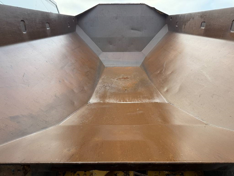 Articulated dump truck Cat 740 - Automatic Greasing / Body Heating / AC: picture 17