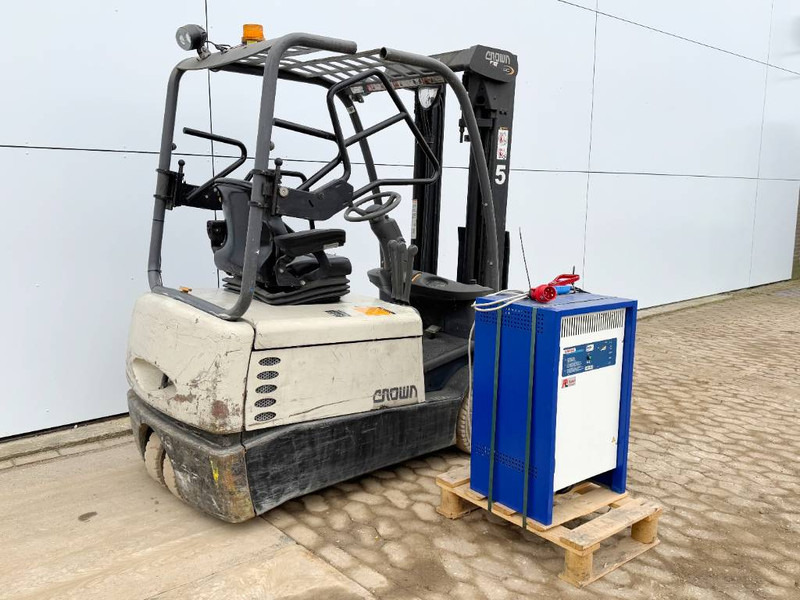 Crown SC4240-1.6 - Duplex / Side Shift / Dutch Machine - Electric forklift: picture 5 Crown SC4240-1.6 - Duplex / Side Shift / Dutch Machine - Electric forklift: picture 5