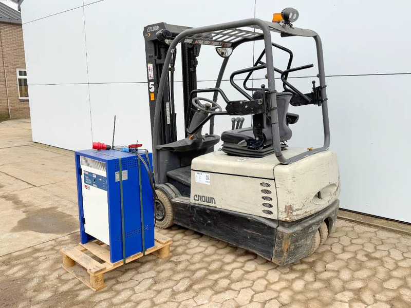 Crown SC4240-1.6 - Duplex / Side Shift / Dutch Machine - Electric forklift: picture 3 Crown SC4240-1.6 - Duplex / Side Shift / Dutch Machine - Electric forklift: picture 3