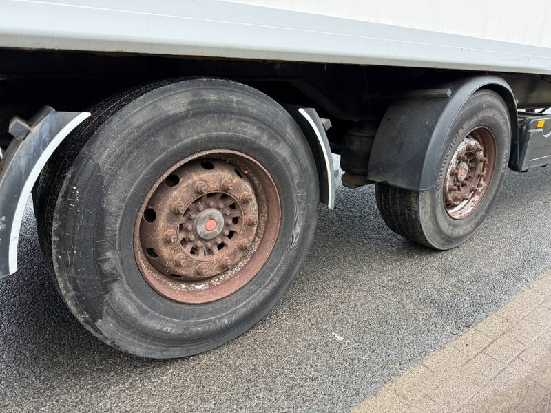 Closed box semi-trailer Samro SR233DVP - Dutch Trailer / Forced Steering: picture 8