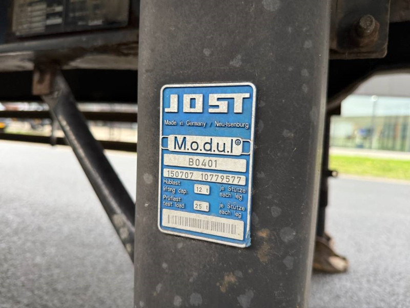 Closed box semi-trailer Samro SR233DVP - Dutch Trailer / Forced Steering: picture 13